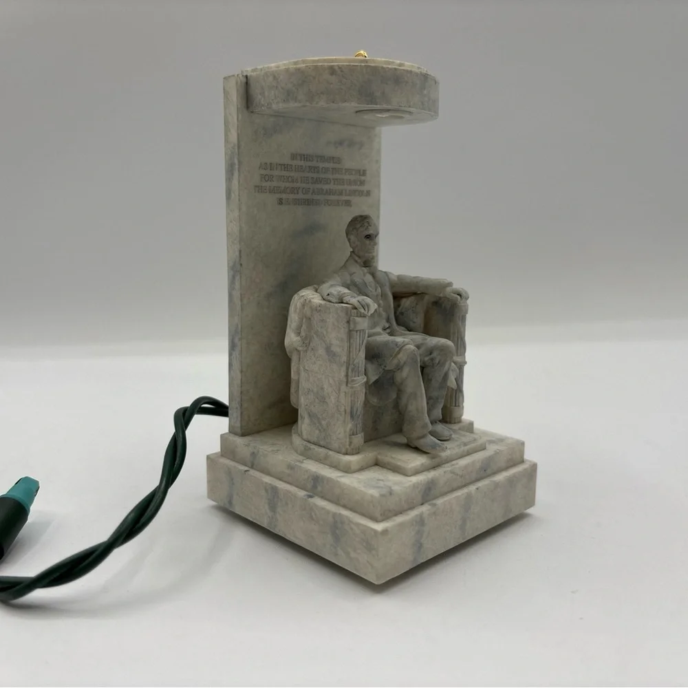 Vintage 1997 Hallmark Lincoln Memorial Ornament Light & Music Patriotic Keepsake